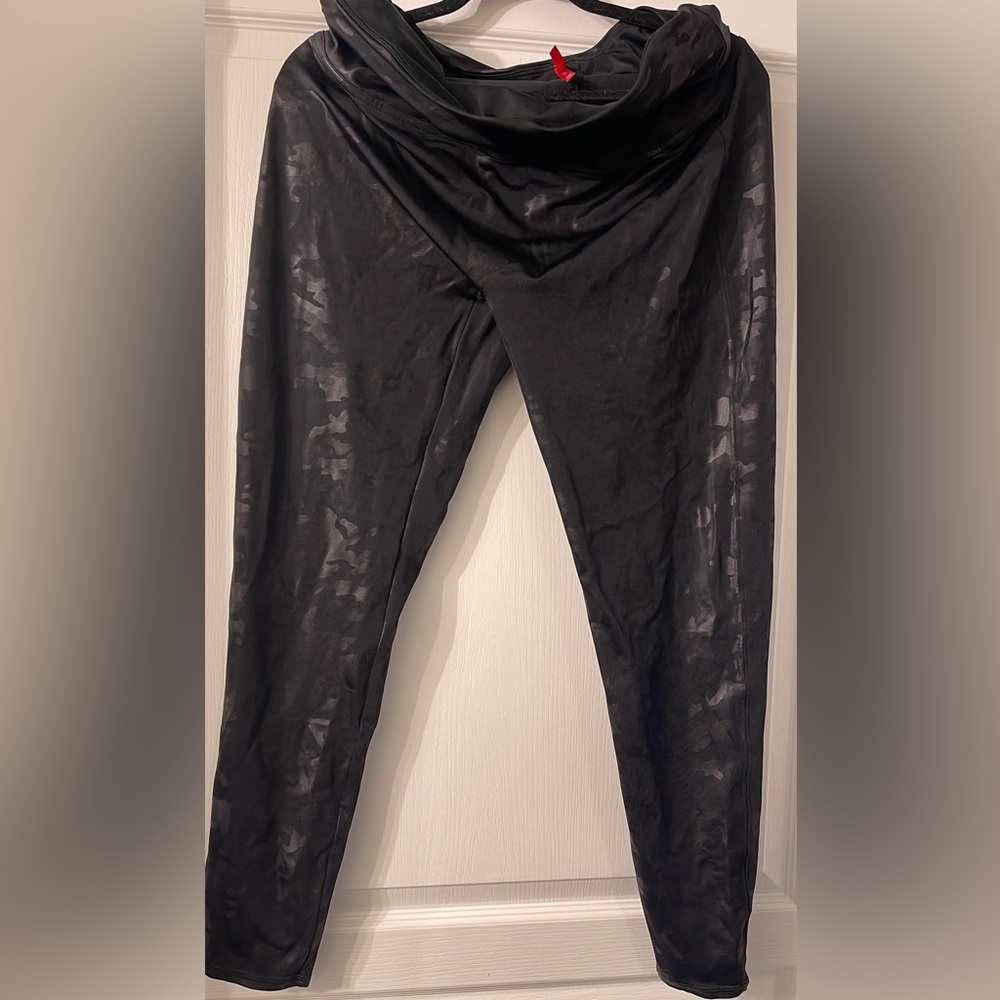 GUC 3X Spanx faux leather camo leggings